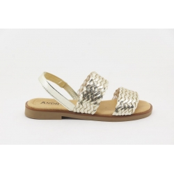 Sandália Nacional baixinha com duas tiras entrançadas e palmilha almofadada extra confortável