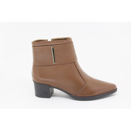 Bota Pegada meio salto com sola de borracha