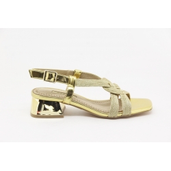 Sandália de salto médio com fivela